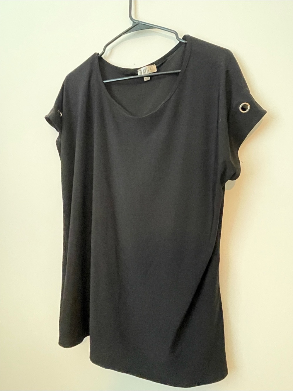 Lavish Womans Blouse Black 1XL Solid Short Sleeve Pullover Grommet Accents